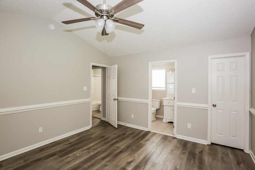 Building Photo - 137 Lantana Dr