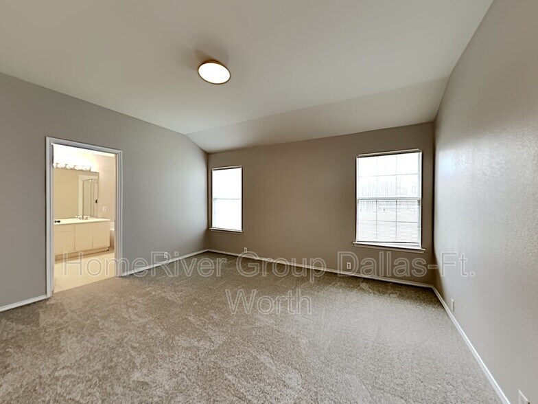 Building Photo - 8544 Orleans Ln