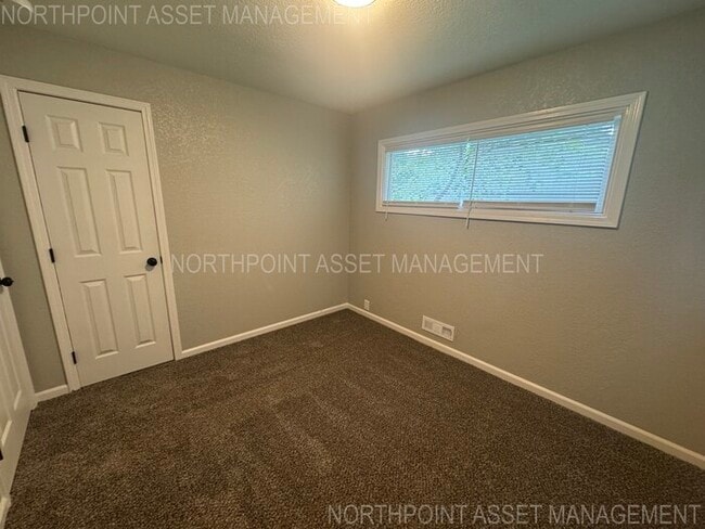 Building Photo - Spacious & Bright 4-Bed, 2-Bath Home in Fa...