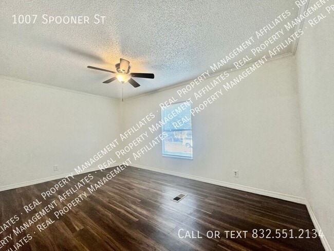 Building Photo - 1007 Spooner St