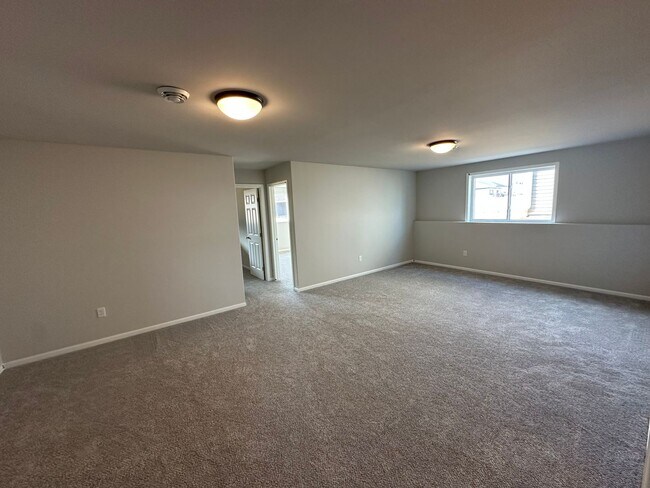 Building Photo - 4-Bedroom, 2-Bathroom Twin Home in South Fargo!