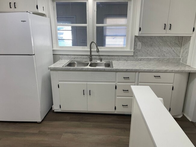 Building Photo - 435 Roan St