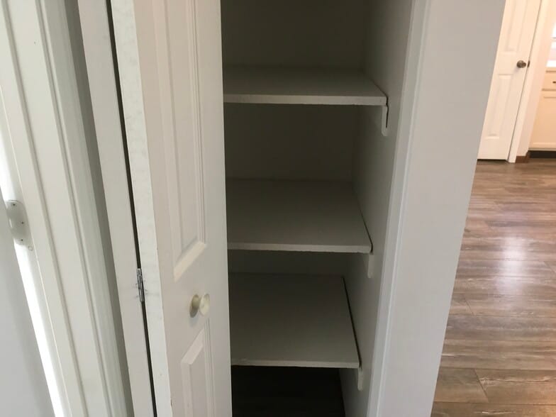 Linen closet - 4702 Markham Pt