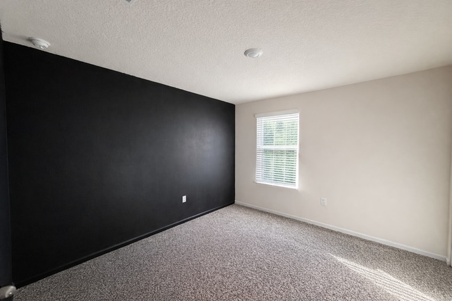 Building Photo - 5 Bedroom Home with Flex Room & First-Floor Guest Suite