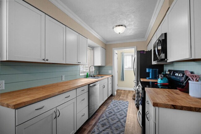 Building Photo - 428 Edwards Ave