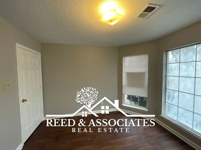 Building Photo - 3-Bedroom Oakland Home with Open Living Space