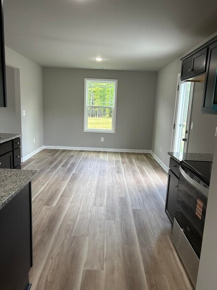 Building Photo - 402 Grand Oaks Dr