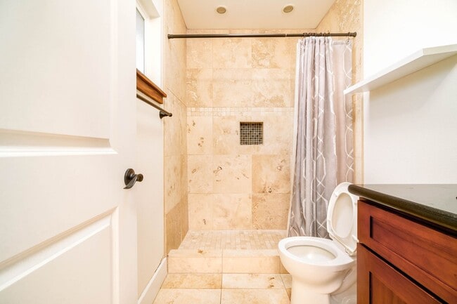 Building Photo - WAHIAWA TOWN: 4-BED, 2-BATH AVAILABLE EARLY NOV!