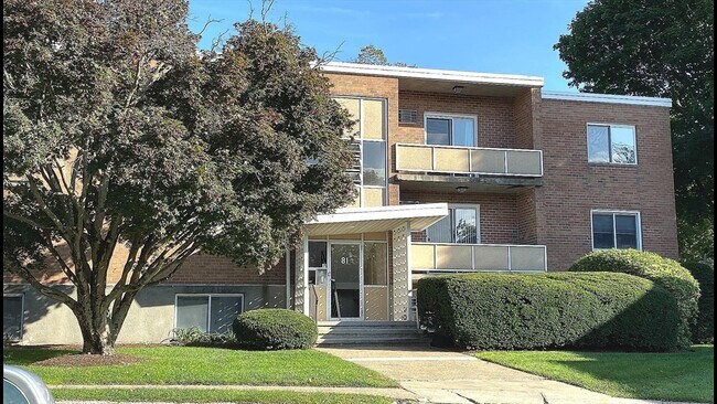 Building Photo - 81 Lionel Ave