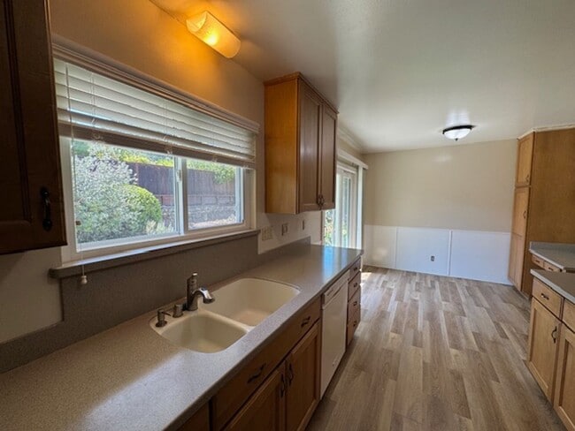 Building Photo - 4 bedroom Moraga home is now available for...