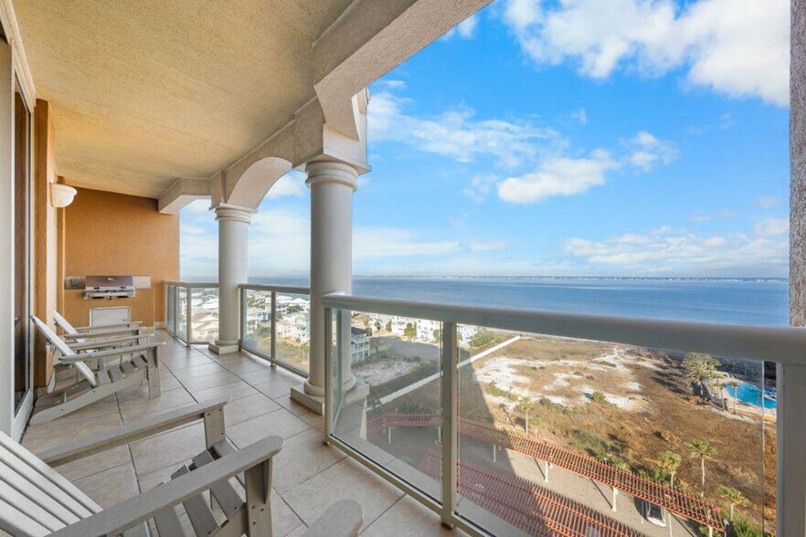 Building Photo - 5 Portofino Dr