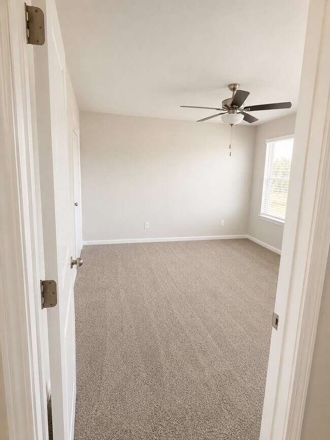 Building Photo - 144 Hornet Dr