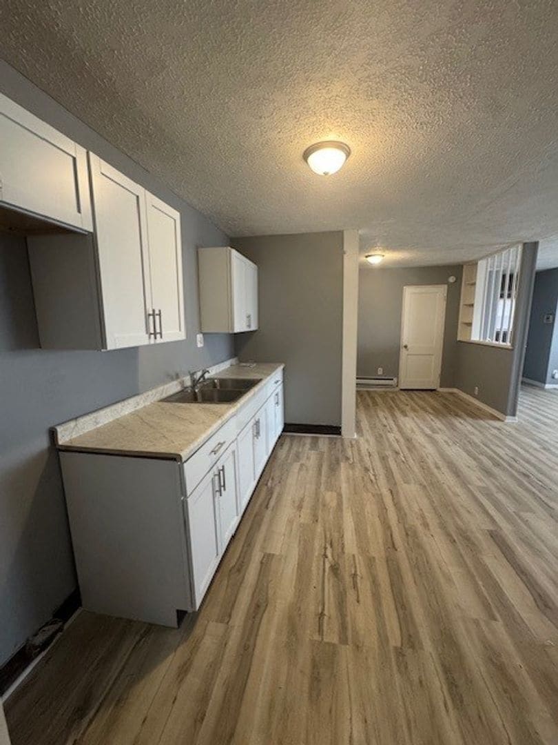 Building Photo - East Side Large 3 Bedroom Single  Family Home