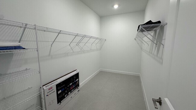 Building Photo - 3479 Cedar Grv Dr