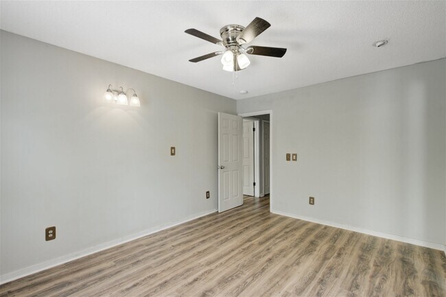 Building Photo - 7945 Parklane Court Apt #E, North Charlest...