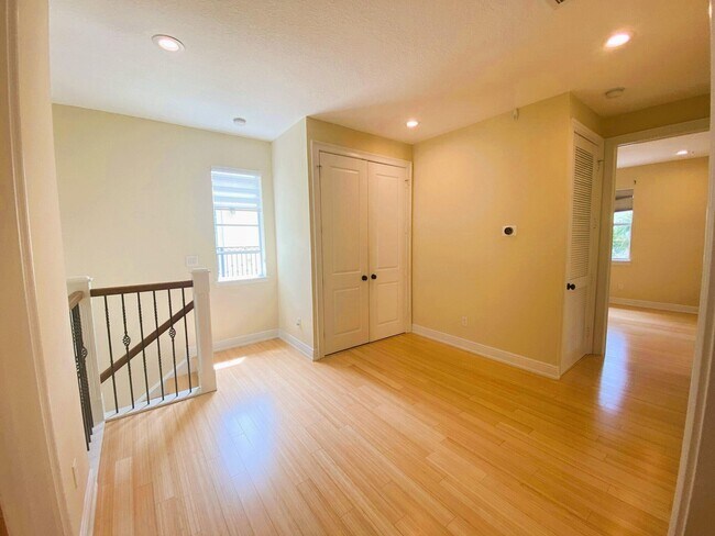 Building Photo - 50 Via Poinciana Ln