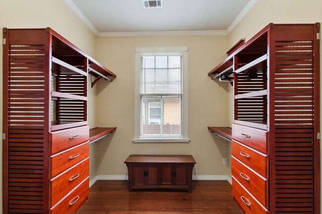 Building Photo - Upperline