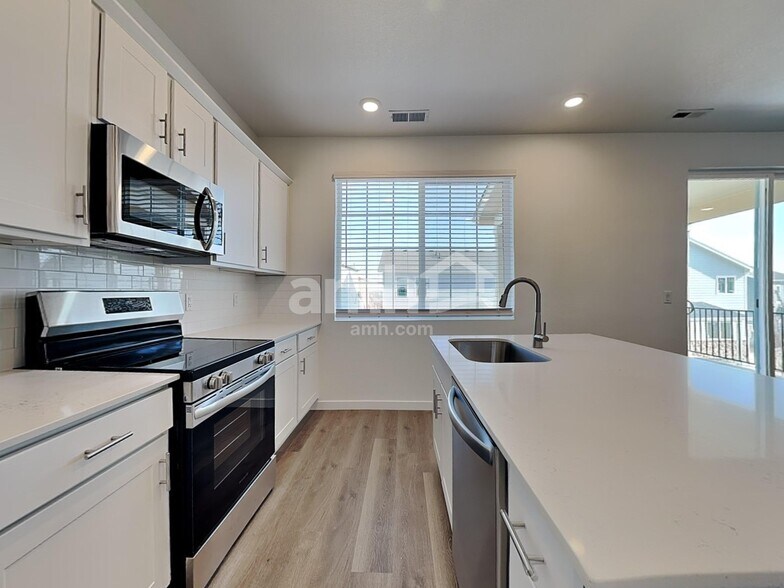 Building Photo - 26146 E Calhoun Pl