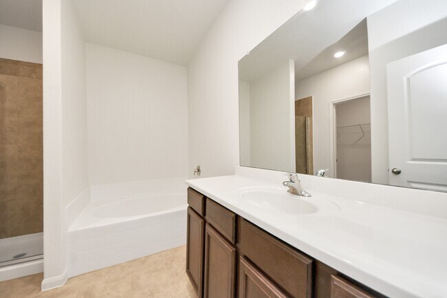 Building Photo - 9526 Opal Gates Dr