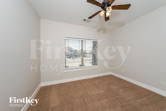 Building Photo - 2044 Highview Way