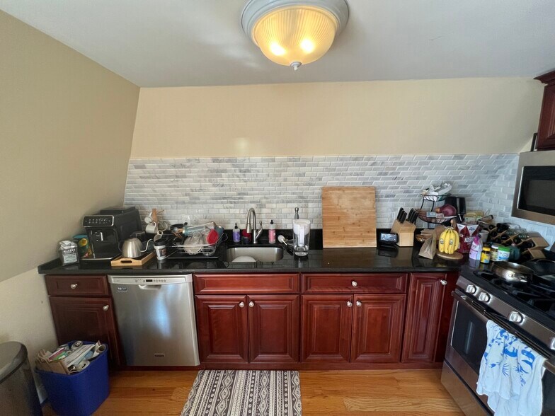 Building Photo - 37C Symphony Rd