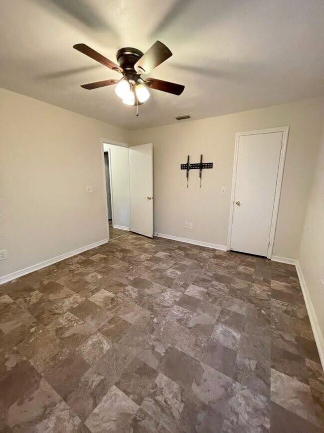 Building Photo - 3 bed 2 bath Single Family Home in Port Orange