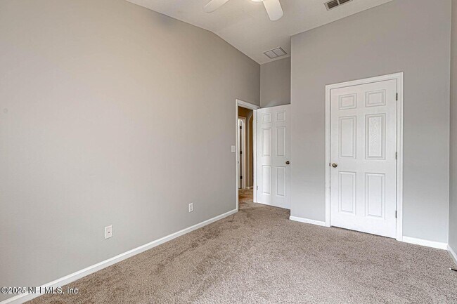 Building Photo - 5784 Sandstone Way