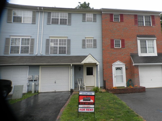 Primary Photo - 5041 E Woodmill Dr