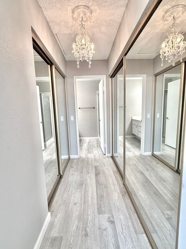 Building Photo - Beautiful 3 bedroom, 3 bath condo in Grand...