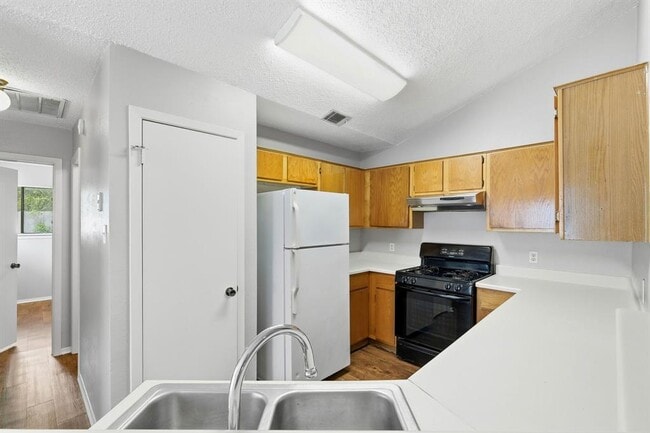 Building Photo - 2511 Howellwood Wy