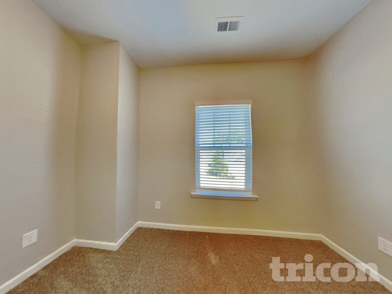 Building Photo - 28 Ashview Dr