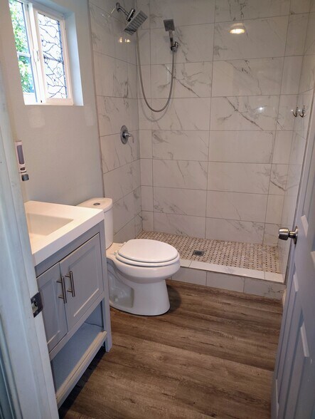 Building Photo - 3530 Las Tunas Pl