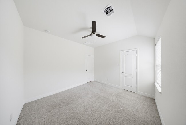 Building Photo - 40615 Guillemont Ln
