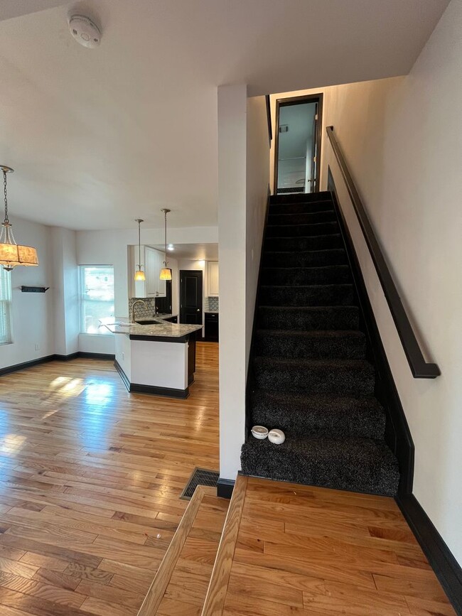 Building Photo - Beautifully renovated home in King-Lincoln