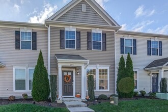 Building Photo - Luxury Townhome for rent!