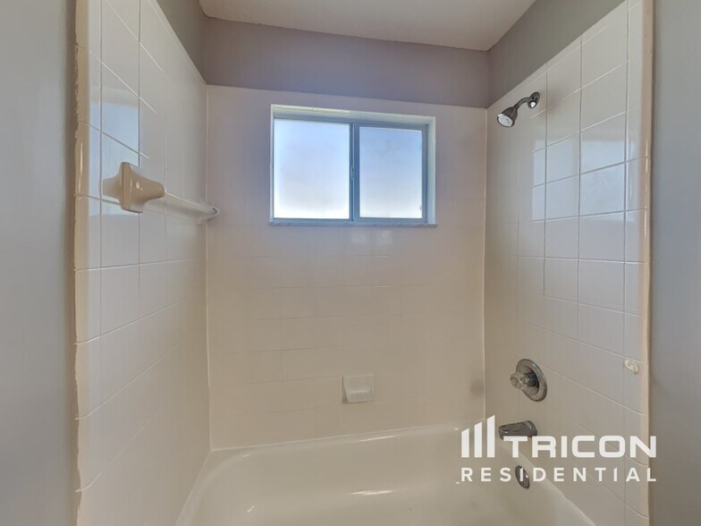 Building Photo - 3397 Westfield Dr