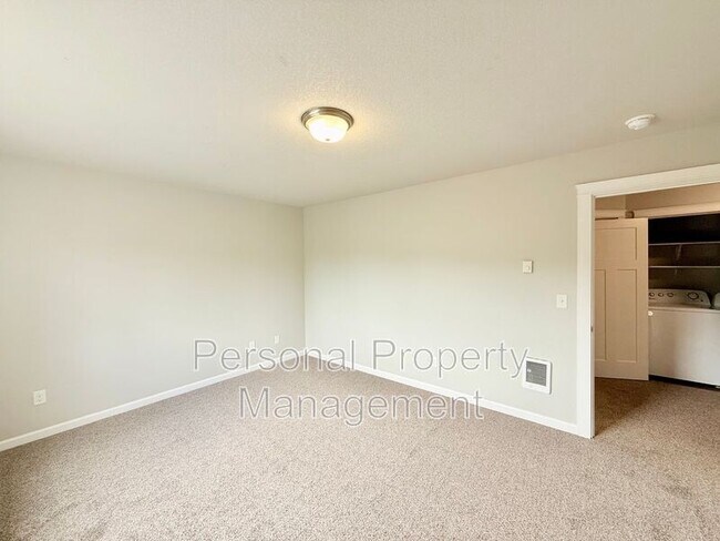 Building Photo - 12600 NE 49th St