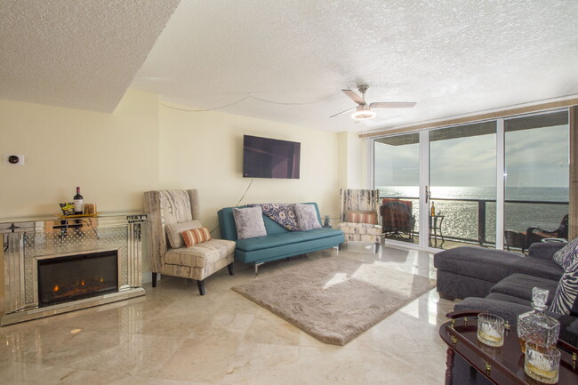 Building Photo - Ocean Front 2/2 at Clearwater Beach!