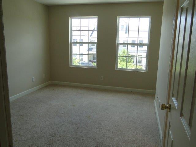 Building Photo - Townhouse For Rent