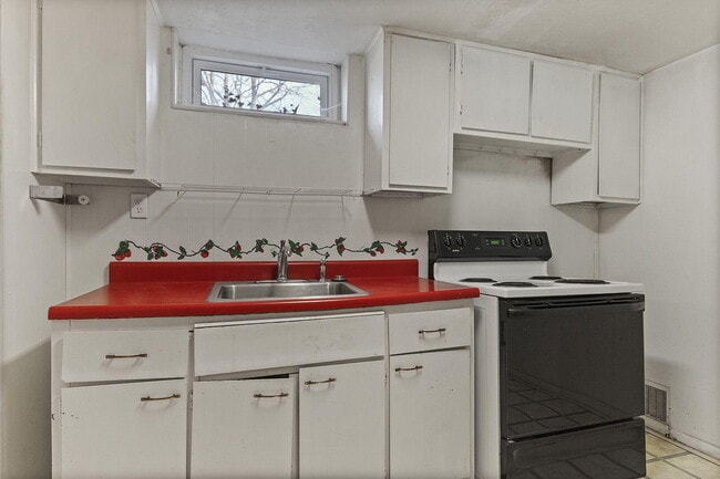 Building Photo - 340 Crown Point