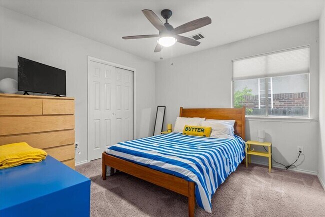 Building Photo - 1125 Vincent Pl