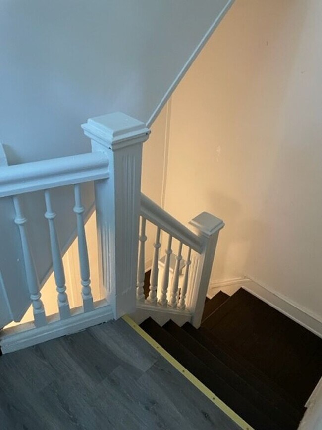 Building Photo - 235 Emming St