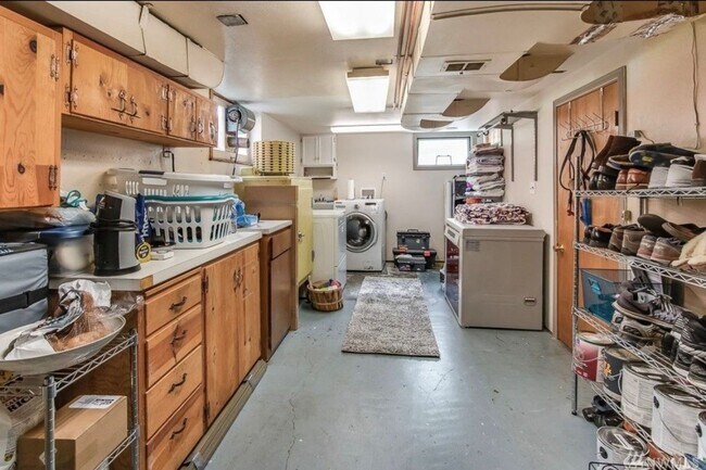 Building Photo - Stunning 3bed/3.5bath Brick Home in Ballard!