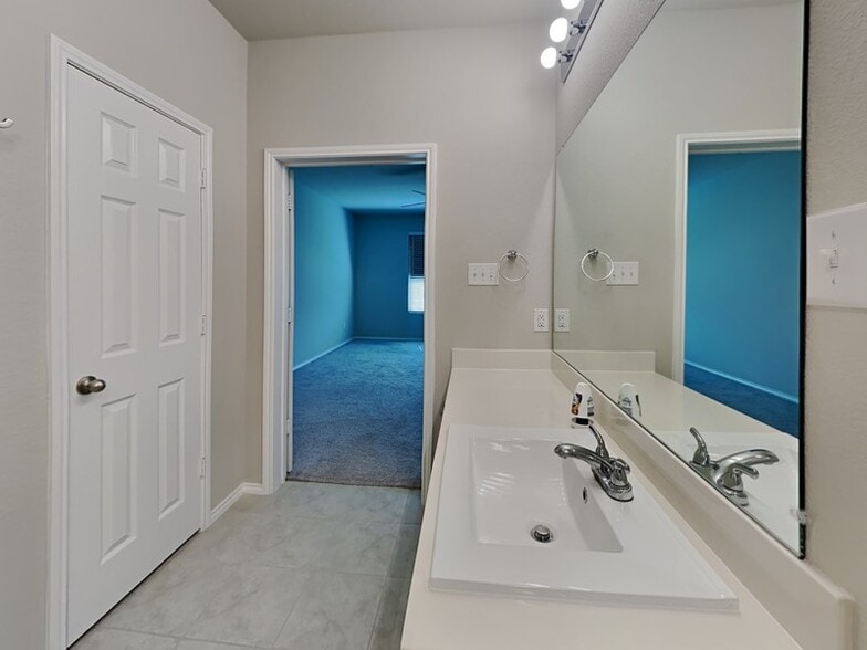 Building Photo - 6261 Outrigger Rd