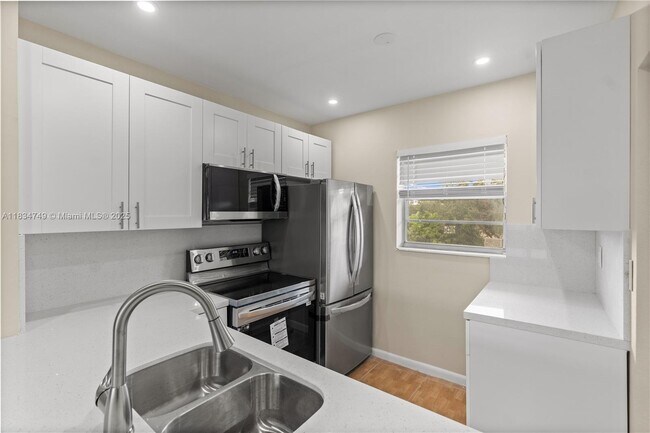 Building Photo - 3405 NW 48th Ave