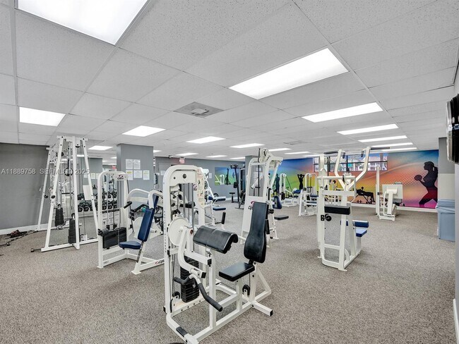 Building Photo - 200 Leslie Dr