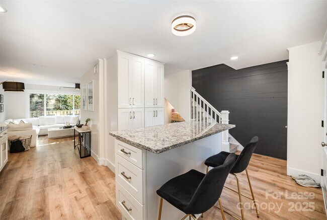 Building Photo - 4611 Hedgemore Dr