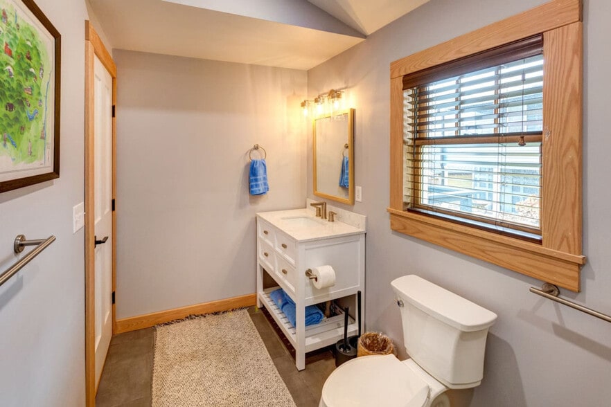 Building Photo - 155 Swart St