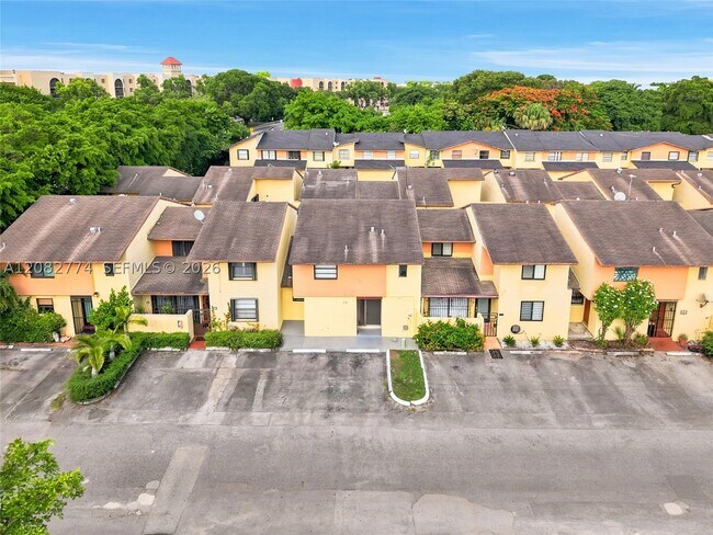 Building Photo - 9674 Fontainebleau Blvd
