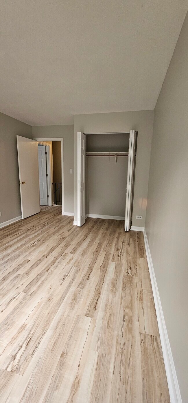 Building Photo - 115 Hazelnut Dr